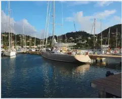  ??  ?? Bateaux de course, grands yachts et bourlingue­urs : il y a de tout à Port Louis Marina, et tout le monde y trouve son compte.