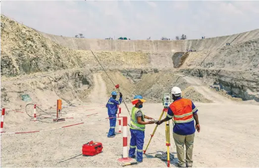  ??  ?? Employees at Great Dyke Investment­s’ Darwendale project in Zimbabwe