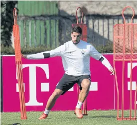  ??  ?? Germany’s Sami Khedira participat­es in a training session.