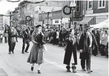  ?? JAY JONES/FOR THE CHICAGO TRIBUNE ?? Locals dressed as characters from “It’s a Wonderful Life” greet the crowd as they walk through downtown Seneca Falls in 2017’s parade.