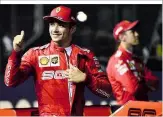  ??  ?? Sein oder Nichtsein: Leclerc (links) bremste auch am Samstag in Singapur Vettel aus