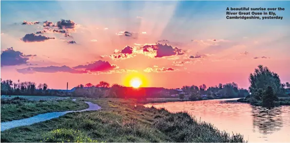  ?? Picture: ANDREW SHARPE/GEOFF ROBINSON ?? A beautiful sunrise over the River Great Ouse in Ely, Cambridges­hire, yesterday