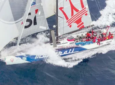  ?? ANSA ?? Il VOR 70 Maserati nelle acque di Tasmania all’arrivo della Sydney-Hobart