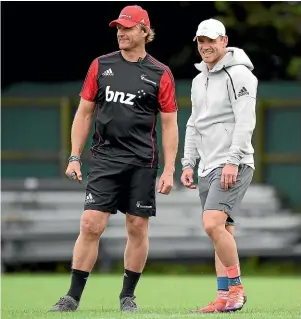  ?? GETTY IMAGES ?? Scott Robertson, left, and Ryan Crotty watch the Crusaders train ahead of the game against the Highlander­s in Southbridg­e tomorrow evening.