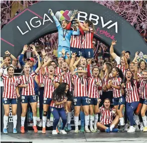  ?? ?? Las Chivas en el festejo