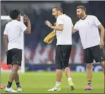  ??  ?? TRÍO. Cuadrado, Bonucci y Barzagli.