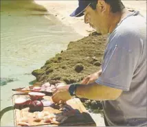  ?? Kevin McCarthy ?? GUIDE Juan Carlos Osuna Ortiz prepares a lunch of clams, scallops and fish he caught diving in the Bay of Conception, Mexico.