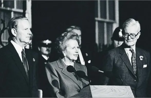  ?? PETER MACDIARMID / GETTY ?? Margaret Thatcher, aquí junto a James Baker y Douglas Hurd, defendió los intereses británicos en la UE, pero nunca planteó salir