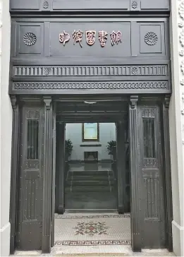  ??  ?? Above: The main entrance to the Mingfu Library, featuring restored historical appearance. Left: A children’s reading room at the library. — Ti Gong