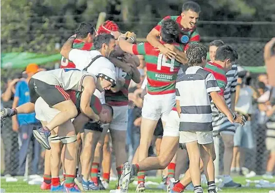  ?? ?? Academia. Con otros colores (el rojo y verde se utilizó por primera vez en 1907, cinco años después de su fundación), CASI celebró en Boulogne.