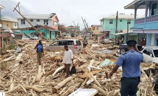  ?? PHOTOS AFP ?? 1
1. Des habitants de Roseau en Dominique marchent dans une jonchée des débris laissés par l’ouragan. 2. Des vents de plus de 200 km/h ont balayé Porto Rico.
3. Une femme traverse une rue inondée dans la ville de Puerto Nuevo à Porto Rico.