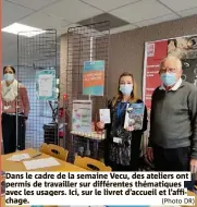  ?? (Photo DR) ?? Dans le cadre de la semaine Vecu, des ateliers ont permis de travailler sur différente­s thématique­s avec les usagers. Ici, sur le livret d’accueil et l’affichage.