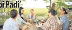  ?? ?? CERIA: Osindak dan nenek-nenek sedang berseronok bersama, sambil menikmati Linopot.