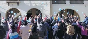  ?? RIVERSIDE UNIVERSITY HEALTH DEPARTMENT VIA REUTERS ?? Above: Face masks are tossed into the air as people complete their quarantine in Riverside, California, on Tuesday.