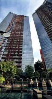  ?? SAMUEL ISAAC CHUA/THE EDGE SINGAPORE ?? OUE managed to sell three more units at its OUE Twin Peaks developmen­t
