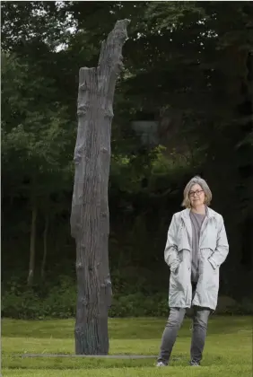  ?? Picture Clare Keogh ?? Eilis O’Connell, sculptor, pictured in Tipp O’Neill Park with her art work ‘Atlantic Oak’, commission­ed by the Office of Public Works and Cork County Council as part of the Mallow Flood Defence Works.