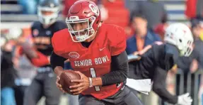  ?? VASHA HUNT/USA TODAY SPORTS ?? South quarterbac­k Jalen Hurts of Oklahoma works through a drill during Senior Bowl practice at Ladd-Peebles Stadium.