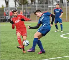  ?? Foto: Rudi Fischer ?? Dominik Schön (links) eröffnete den Meringer Torreigen beim 6:0 gegen den FC Kö nigsbrunn schon in der ersten Minute.