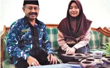  ?? ZAKI JAZAI/ RADAR TRENGGALEK ?? TERUS DIBIMBING: Tania saat ditemui di ruang kepala SMPN 3 Trenggalek setelah mengikuti latihan ujian praktik kemarin.