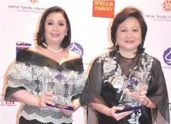  ??  ?? MOST INFLUENTIA­L WOMEN. Si Ms. Cory V. Vidanes (wala), ABSCBN Corporatio­n chief operating officer of Broadcast, ug Ms. Malou N. Santos (tuo), ABS-CBN chief operating officer of Star Creatives, atol sa Awards Night sa 100 Most Influentia­l Filipina Women...