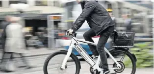  ?? TAMEDIA AG ?? Die Stadt Zürich verzeichne­t einen rasanten Anstieg von Unfällen mit E-bikes.