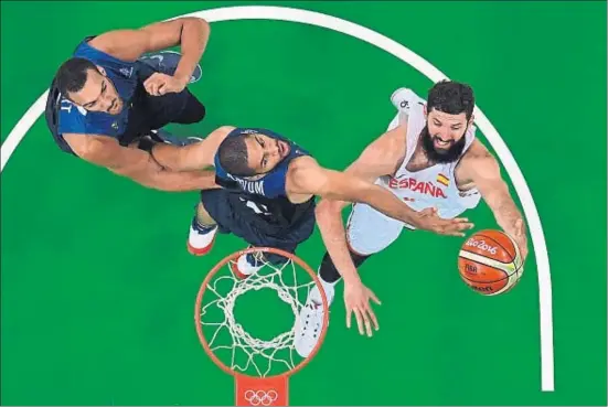  ?? ANDREJ ISAKOVIC / AFP ?? Nikola Mirotic fue un jugador clave tanto con los triples como con las penetracio­nes