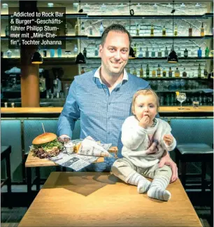  ??  ?? „Addicted to Rock Bar &amp; Burger“-Geschäftsf­ührer Philipp Stummer mit „Mini-Chefin“, Tochter Johanna