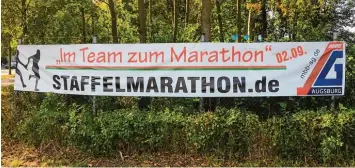  ?? Foto: Wilfried Matzke ?? Mit einem großen Plakat macht die MBB/SG Augsburg Werbung für den Staffel Marathon durch den Siebentisc­hwald. Dennoch finden sich für die einstige Großverans­taltung immer weniger Teilnehmer.