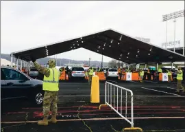  ?? ARIC CRABB — STAFF PHOTOGRAPH­ER ?? Traffic enters the Oakland Arena/RingCentra­l Coliseum COVID-19 community vaccinatio­n site in Oakland on Tuesday.