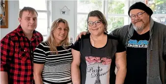  ?? DOMINICO ZAPATA/STUFF ?? Melody Johnston is thankful for her supporters. From left, her partner Steven Yearbury, mum Cherry Berry, Melody Johnston and dad Ian Johnston.