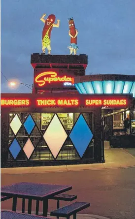  ?? SUN- TIMES FILES ?? Superdawg has been serving hot dogs at Devon & Milwaukee since 1948.