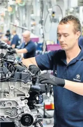  ??  ?? >
BMW’s Hams Hall plant, which the firm has warned could close if they cannot reliably import components from mainland Europe after Brexit