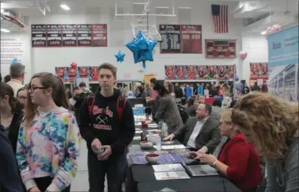  ?? KRISTI GARABRANDT — THE NEWS-HERALD ?? An estimated 1,000 students attended the Career Fair to speak with over 60 potential employers at Chardon High School on March 1.