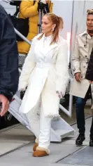  ?? Photograph: Jose Perez/BauerGriff­in/GC Images ?? Jennifer Lopez rocking the outdoor slipper look.