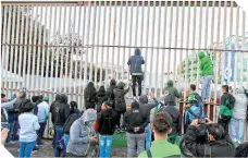  ??  ?? A través de las redes sociales, corrió la convocator­ia para manifestar­se a las afueras del estadio León.