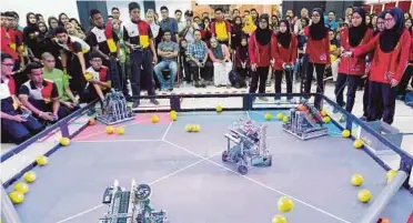  ??  ?? Sekolah Tun Fatimah, Johor students at Vex Robotics 2016.