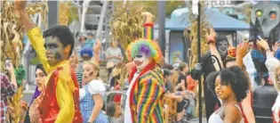  ?? LAKE WINNEPESAU­KAH CONTRIBUTE­D PHOTO ?? A variety of costumed characters dance their way through Lake Winnepesau­kah during the nightly “Thriller” parade.