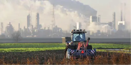  ?? FOTO PETER HILZ ?? Vlaamse landbouwer­s zullen het weldra met 5 procent minder Europese landbouwst­eun moeten doen.