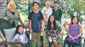  ?? PROVIDED TO CHINA DAILY ?? Meisyn Ellison (far right) and her family in the United States.