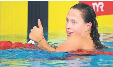  ?? FOTO: JOEL MARKLUND/DPA ?? Daumen hoch: Sarah Köhler will bei den Olympische­n Spielen eine Medaille gewinnen.