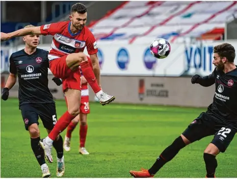  ?? Foto: Eibner ?? Gegen Nürnberg brachte Denis Thomalla mit seinem Treffer den 1. FC Heidenheim auf die Siegerstra­ße. Klappt’s bei der Mannschaft von Trainer Frank Schmidt nun auch mal wieder auswärts?