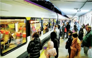  ??  ?? A Como
La stazione di San Giovanni a Como sulla linea Milano-Chiasso (foto Cusa)