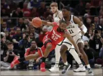  ?? NAM Y. HUH — THE ASSOCIATED PRESS ?? Ohio State’s Keyshawn Woods drives past Michigan State’s Aaron Henry during a Big Ten tournament quarterfin­al March 15 in Chicago.