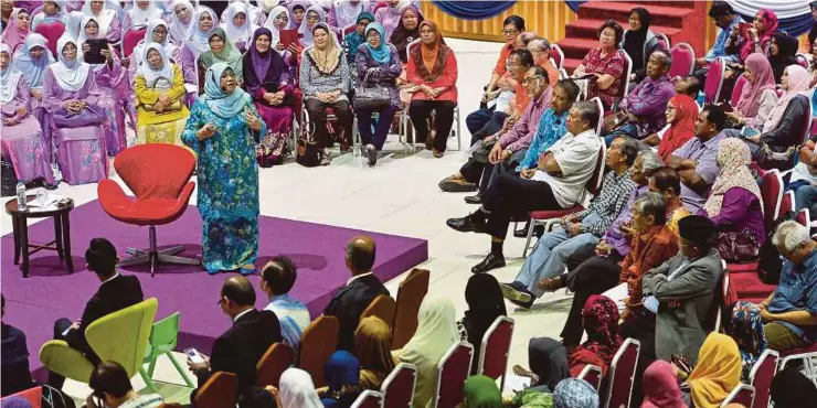  ??  ?? Women, Family and Community Developmen­t Minister Datuk Seri Rohani Abdul Karim addressing the participan­ts during the 2050 National Transforma­tion (TN50) dialogue session.