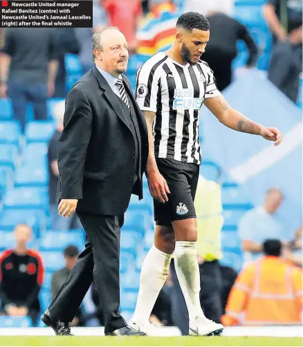  ??  ?? Newcastle United manager Rafael Benitez (centre) with Newcastle United’s Jamaal Lascelles (right) after the final whistle