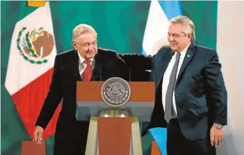  ?? REUTERS ?? López Obrador y Fernández, ayer en su rueda de prensa en Ciudad de México