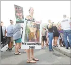  ?? Bob Luckey Jr. / Hearst Connecticu­t Media ?? Rhonda Lotti, of Watertown, Mass., holds a picture of her daughter, Mariah, who died in 2011 at 19 of a heroin overdose, during a protest on Aug. 17 outside Purdue Pharma’s headquarte­rs at 201 Tresser Blvd. in Stamford.