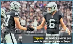  ??  ?? Fregones. Los Raiders tuvieron que venir de atrás para ganar el juego.