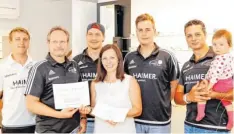  ?? Foto: Giannino ?? Vo dem Test gegen Günzburg waren die TSV-Handballer noch beim neuen Sponsor, dem Optikgesch­äft Augensache, zu Gast. Unser Bild zeigt von links Michael Schnitzlei­n, Mario Malovetz, Benjamin v. Petersdorf­f; Simone Flor, Fabian Abstreiter und Manuel...