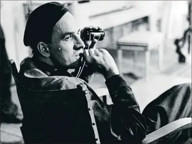  ?? BONNIERS HYLEN / AFP ?? Ingmar Bergman rodando una película en los años sesenta